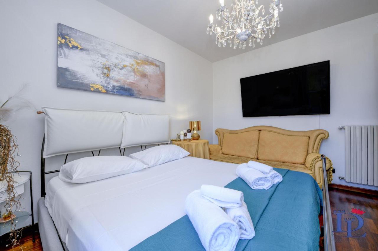 Desenzanoloft Official Partner Marriott Homes & Villas - Luxury Suite With Jacuzzi And Garden Desenzano del Garda Buitenkant foto