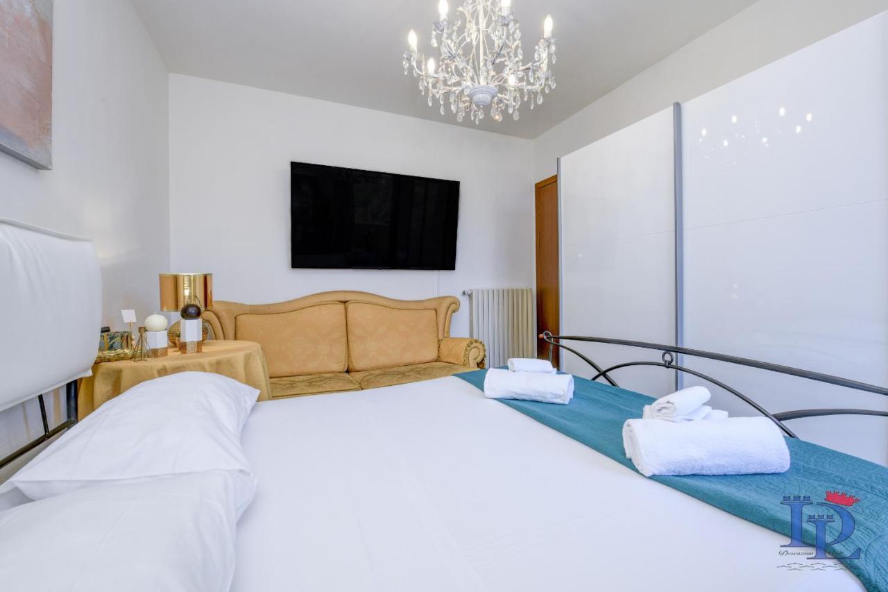 Desenzanoloft Official Partner Marriott Homes & Villas - Luxury Suite With Jacuzzi And Garden Desenzano del Garda Buitenkant foto